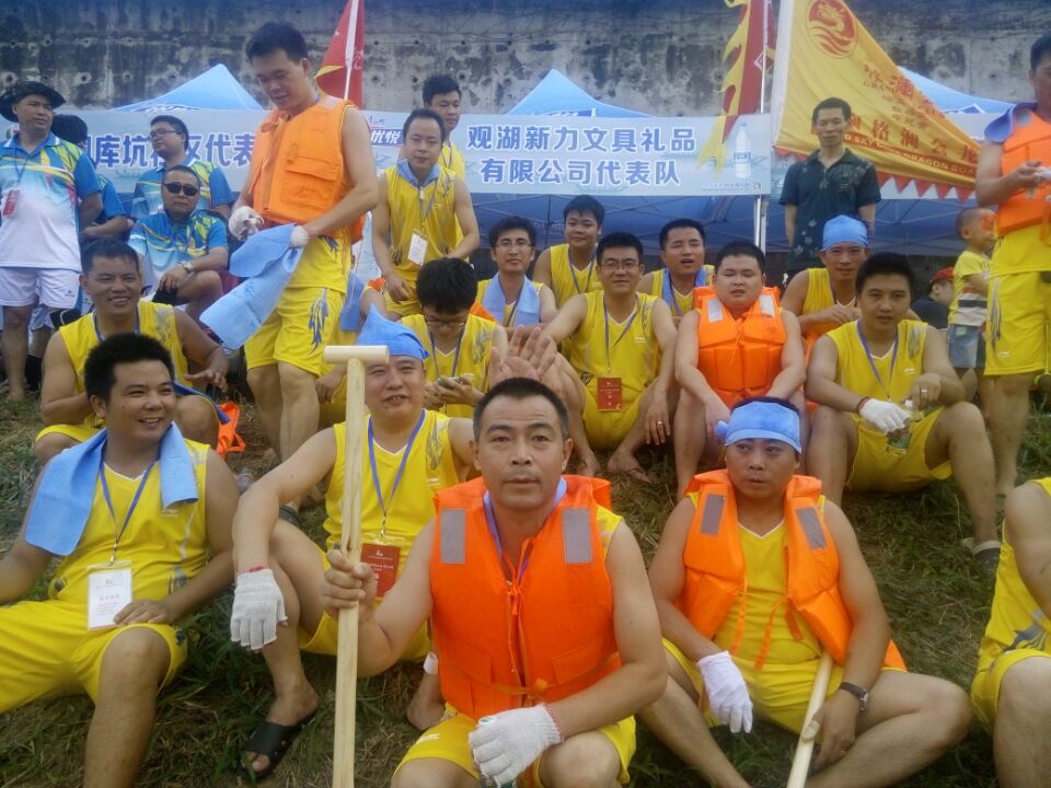 2015年6月“觀瀾杯”龍舟賽，新力公司河上風雨競龍舟